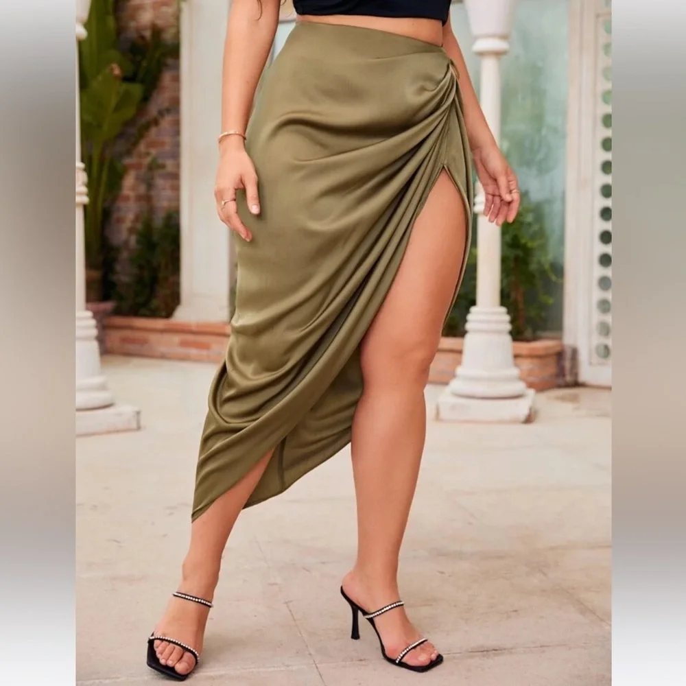 SHEIN CURVE 💝💝 ASYMMETRICAL RUCHED/SPLIT GOLD SKIRT. Size 3X (NWOT)🤩 - Picture 1 of 7